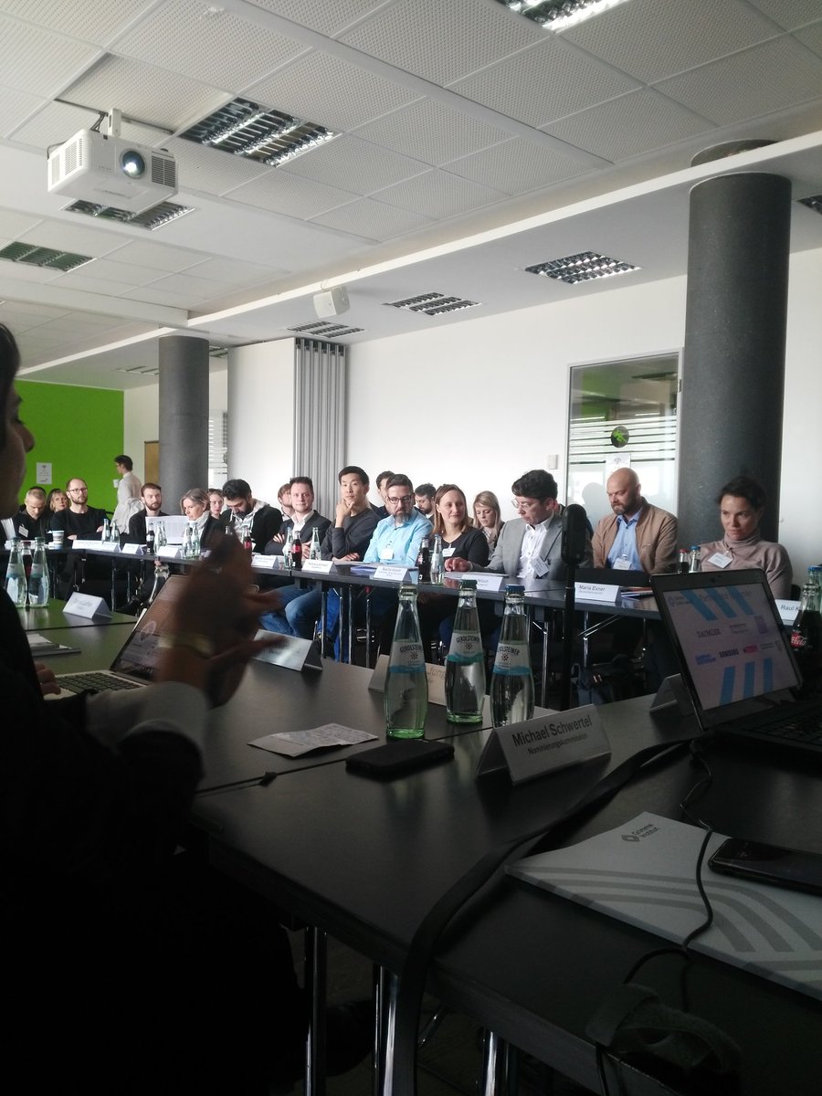 Freundin_Betti's tweet photo. So viele interessante Akteure des WWW auf einem Fleck! #GOA18 #NomKom mit @MSchwertel @liverako https://t.co/hm0bRn0euc