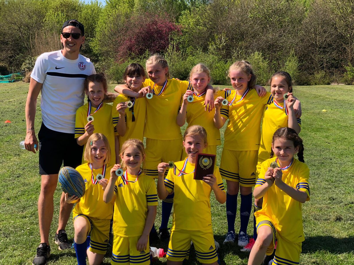EllinghamSport's tweet photo. So proud of the Year 5/6 for winning  the Lovelace Girls Tag Rugby Tournament. #hardwork #determination #resilience 🏆🏉 https://t.co/jeucIiHLJs