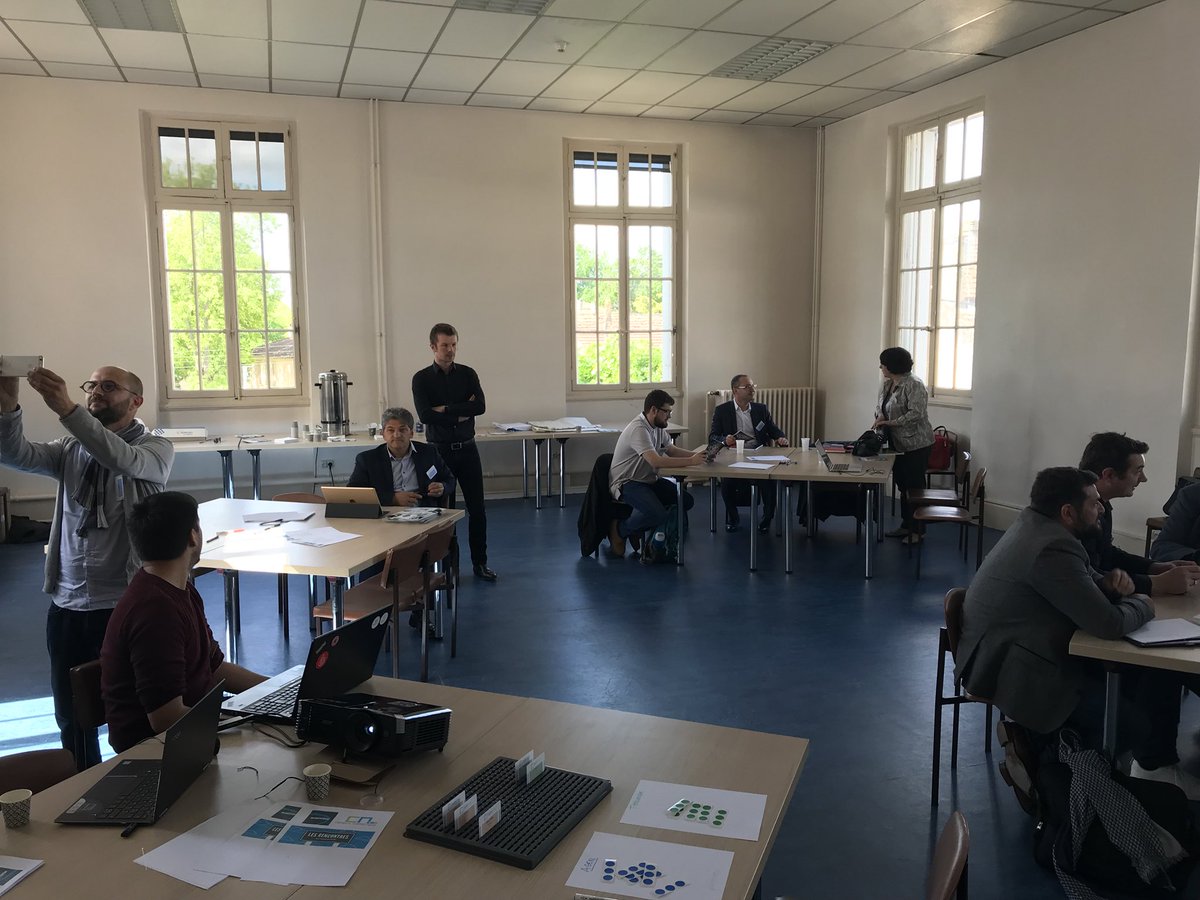 ChangeonsLeJeu's tweet photo. RT @MyNeedMySolutio: 🌊 #GaronneNumerique ça commence au campus @numerique_47 : rendez-vous des écosystèmes de Bordeaux, Agen et Toulouse pour échanger #innovation #numerique &amp; #digital ! 

1️⃣ Premier atelier pour faire le point sur les initiatives d… https://t.co/EGd2gJHUBo