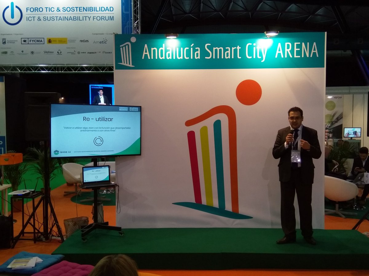 revive3_0's tweet photo. 🏡🍃 Comenzamos. Cómo regenerar económica y socialmente el #territorio, para favorecer el #EnvejecimientoActivo, a través de un #gerontobarrio. 

#GreencitiesMLG #Malaga #SmartCity #somosrevive @andsmartcity @AytoPuenteGenil https://t.co/f3nEyMUA6s