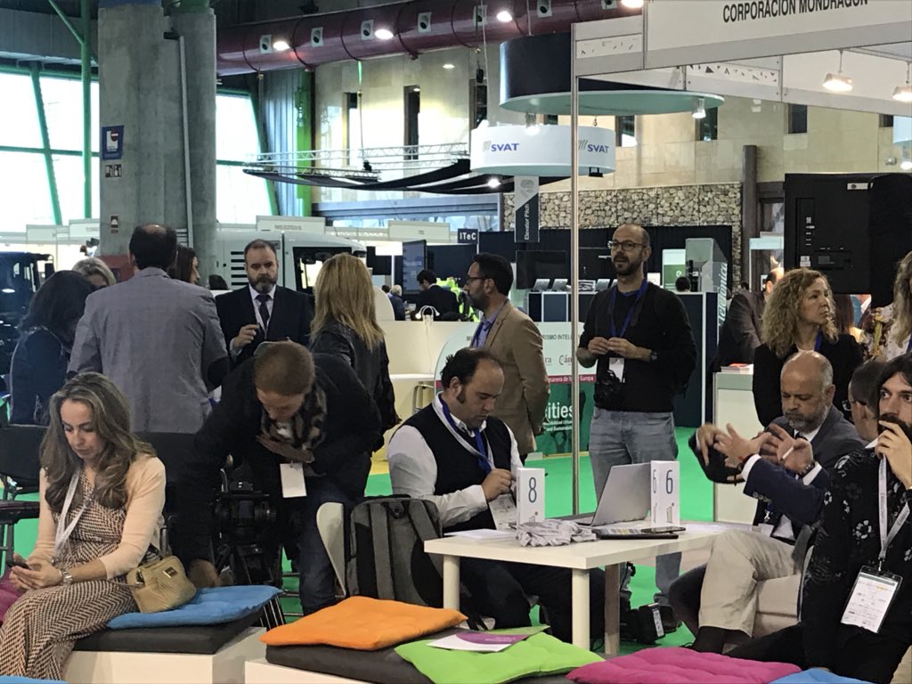 smartcityclust's tweet photo. Pepe Jaraba de @AytoPuenteGenil y @MiguelGBlanco de @revive3_0 nos adentran en la estrategia de la ciudad #PuenteGenil hacia un #gerontobarrio reutilizando #edificios y #territorio en nuestro espacio Andalucia Smart City ARENA @forogreencities https://t.co/LIHiCQmHOM