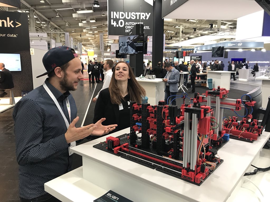 EVAN_ntwrk's tweet photo. Fourth day of #HMI18 and still highly motivated to pitch the idea of an European industry #blockchain called the #evan_network! Feel free to visit us in hall 6 stand b46 #blockchaintechnology #Industry40 #digitization #DXCdach #SmartContract https://t.co/SUJsbe1jNI