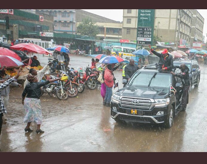itsmathews_'s tweet photo. #KHRCandDevolution
justice for president uhuru https://t.co/LBgNAazBF8