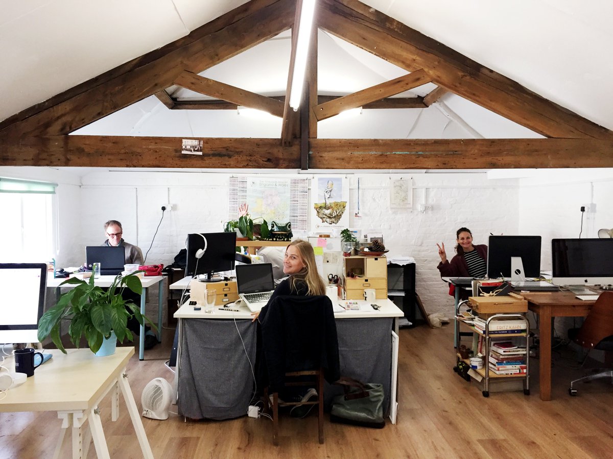 LisaImages's tweet image. Desk space in our wonderful rustic courtyard mews just become available! Just off Brixton Hill, £200 per month, brilliant people :-).