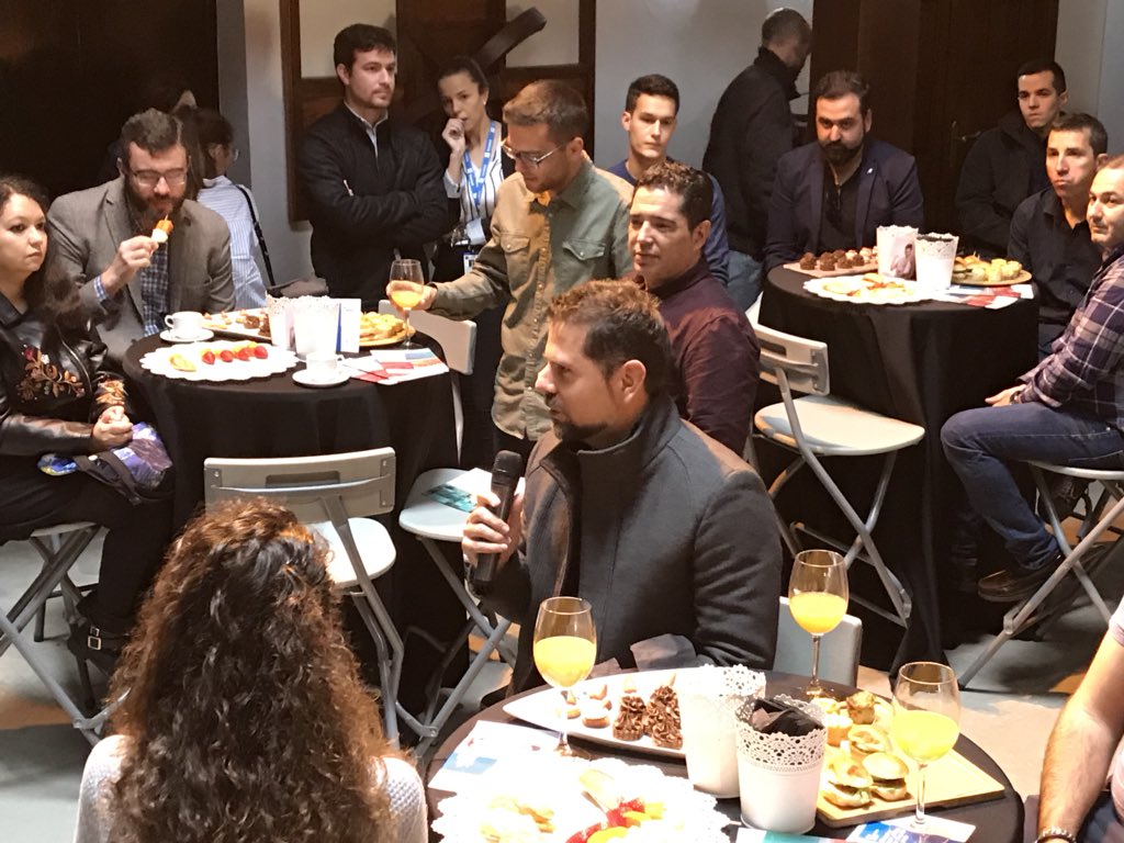 FundacionDISA's tweet photo. Comienza el desayuno #DISAEmplea. Becarios y entidades se presentan y nos cuentan su experiencia siendo beneficiarios de las becas.
#FundaciónDISA https://t.co/qaryyJQRpV