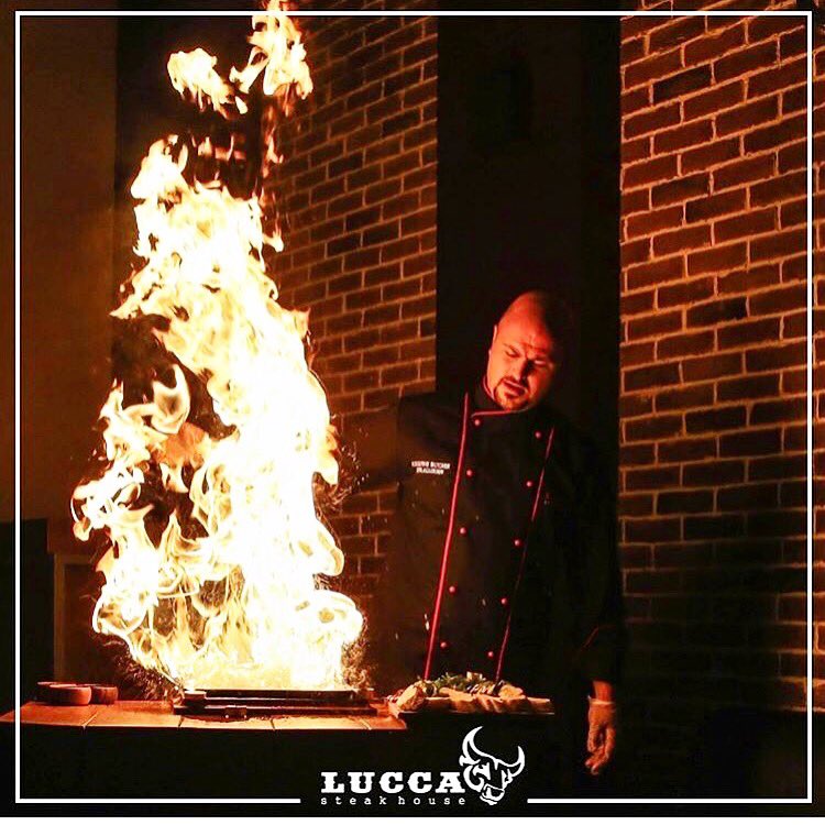 LuccaGcc's tweet photo. بعد ضغط اسبوع العمل استمتع بجلسات واطباق لوكا تحضر على يد أفضل شيف 😍👌🏻

#لوكا_ستيك_هاوس #الخبر #الكويت #ستيك https://t.co/vjBiDEQslQ