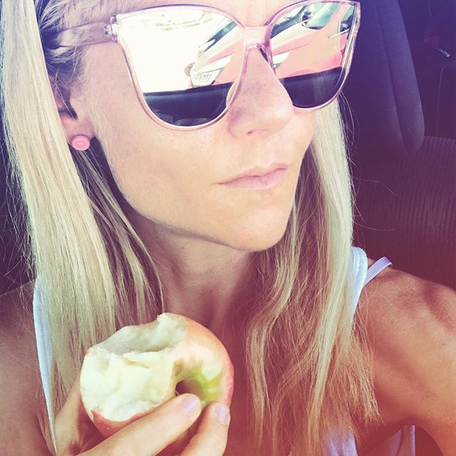 cocomotionmumma's tweet photo. When it comes to nourishing our bodies, I live by a few principles.
🍎If it fell off a tree or grew from the earth than it's probably a good choice.
🍎Try and stick to the outside of the supermarket aisles. Avoid packets and long lists if ingredients 🙅… https://t.co/8h1VkJDRBN https://t.co/fr0JtqxXg8