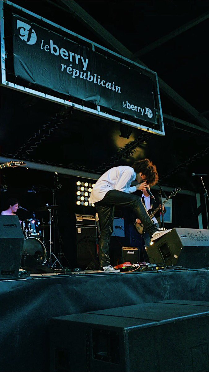 FALLIZEE's tweet photo. Si @Pineaband passent près de chez vous un de ces 4, n’hésitez pas une seule seconde à aller les voir 🙏🏼 Totalement fou sur scène, débordant d’énergie et vrAIMENT bon dans ce qu’ils font, ils sont full of talent. Ces gars sont bien trop underrated 🙌🏼 https://t.co/NwLR7D4lf1