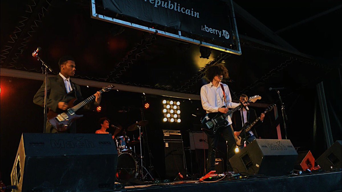 FALLIZEE's tweet photo. Si @Pineaband passent près de chez vous un de ces 4, n’hésitez pas une seule seconde à aller les voir 🙏🏼 Totalement fou sur scène, débordant d’énergie et vrAIMENT bon dans ce qu’ils font, ils sont full of talent. Ces gars sont bien trop underrated 🙌🏼 https://t.co/NwLR7D4lf1