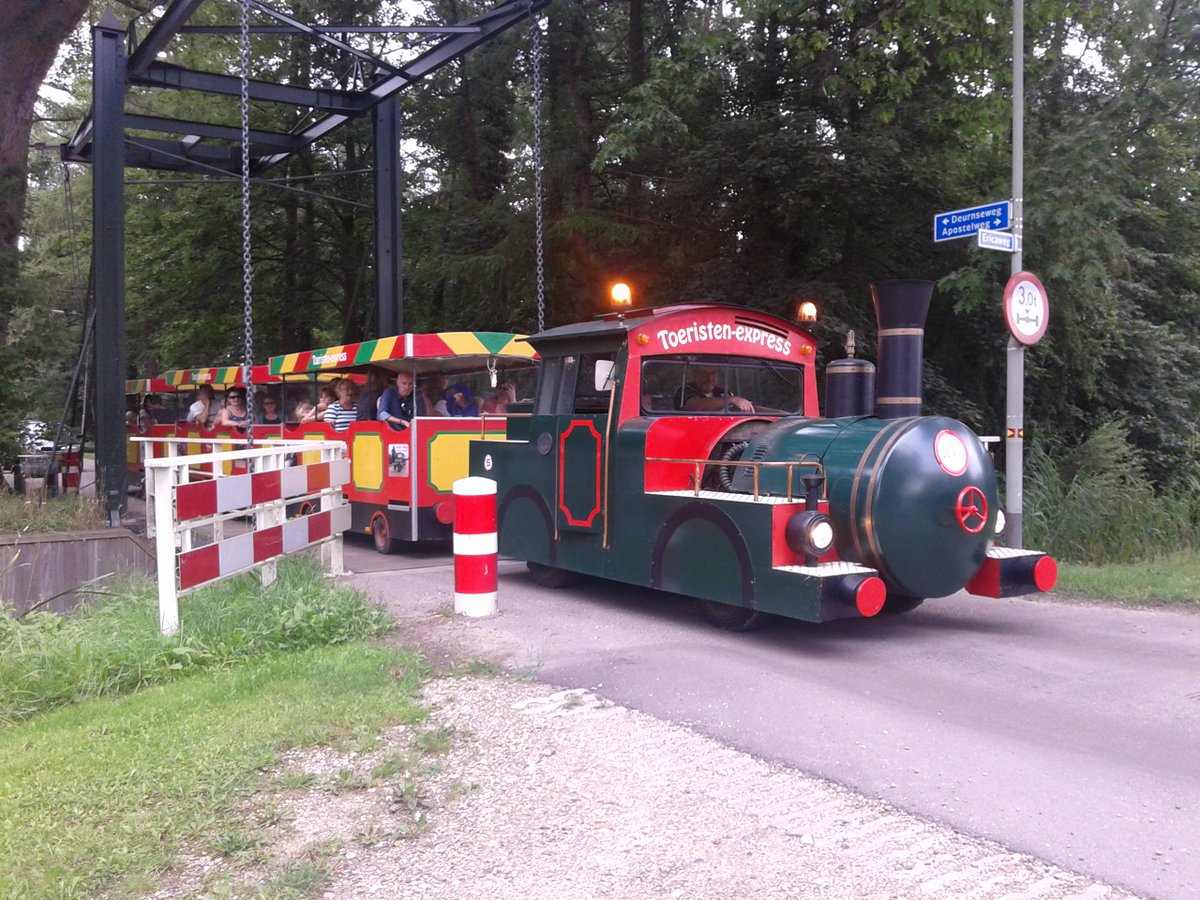 WinkelsBlerick's tweet photo. In Blerick zetten we ook een extra treintje in! Langs de Maas, van het Fort naar het centrum en visa versa! #attractie #Koningsdag #welkominBlerick #kinderfantasiemarkt @NS_online @omroepvenlo https://t.co/x0amvYmhgM https://t.co/oHupNaesoE
