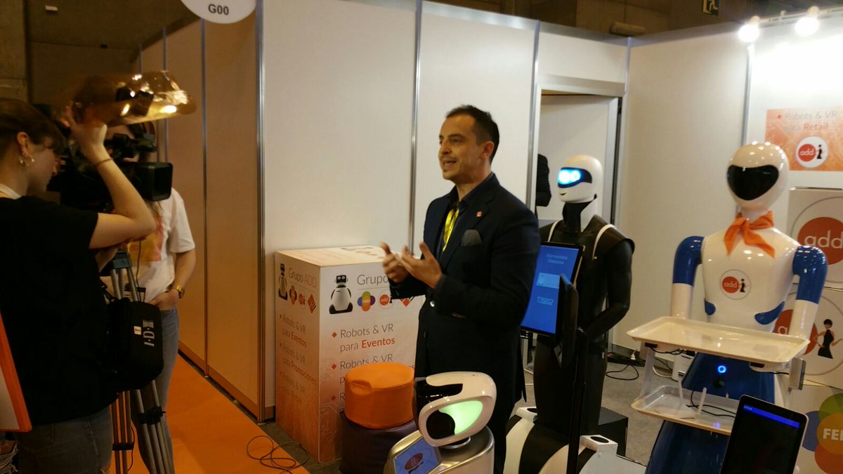 Nos entrevistan!! Que bien habla <a href="/robertomenendez/">Roberto</a> en #omexpo #OMExpo18 #OMExpo2018 #ifemamadrid