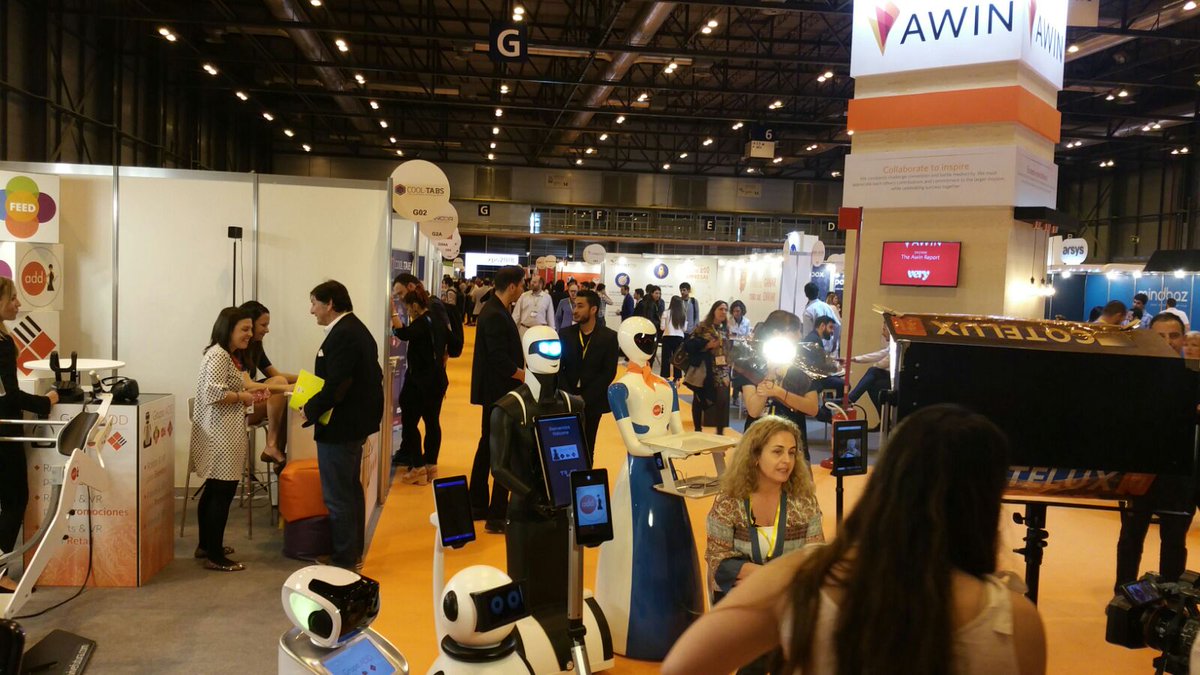 #humanosincreibles como <a href="/DavilaLaura/">Laura Dávila Robles</a> hablando de las maravillas de #OMExpo18 #omexpo #OMExpo2018 #marketingdigital