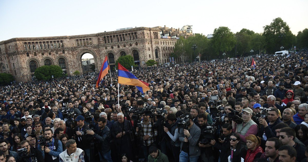 Что ждет армян. Митинг в Ереване. Армяне митинг. Митинг на площади в Ереване. Митинги против Пашиняна.