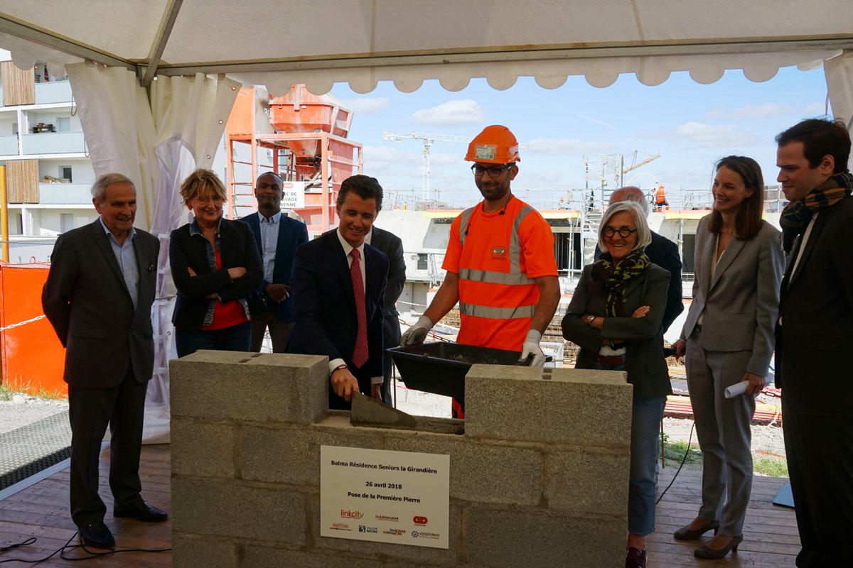 J'étais ce matin avec mes adjoints <a href="/SophieLamant/">Sophie LAMANT</a>, Olivier Gourichon, Michel Baselga et Jean Aipar pour la pose de la première pierre de la résidence seniors la Girandière dans le quartier de #Vidailhan.
#LinkCity #RésideEtudes