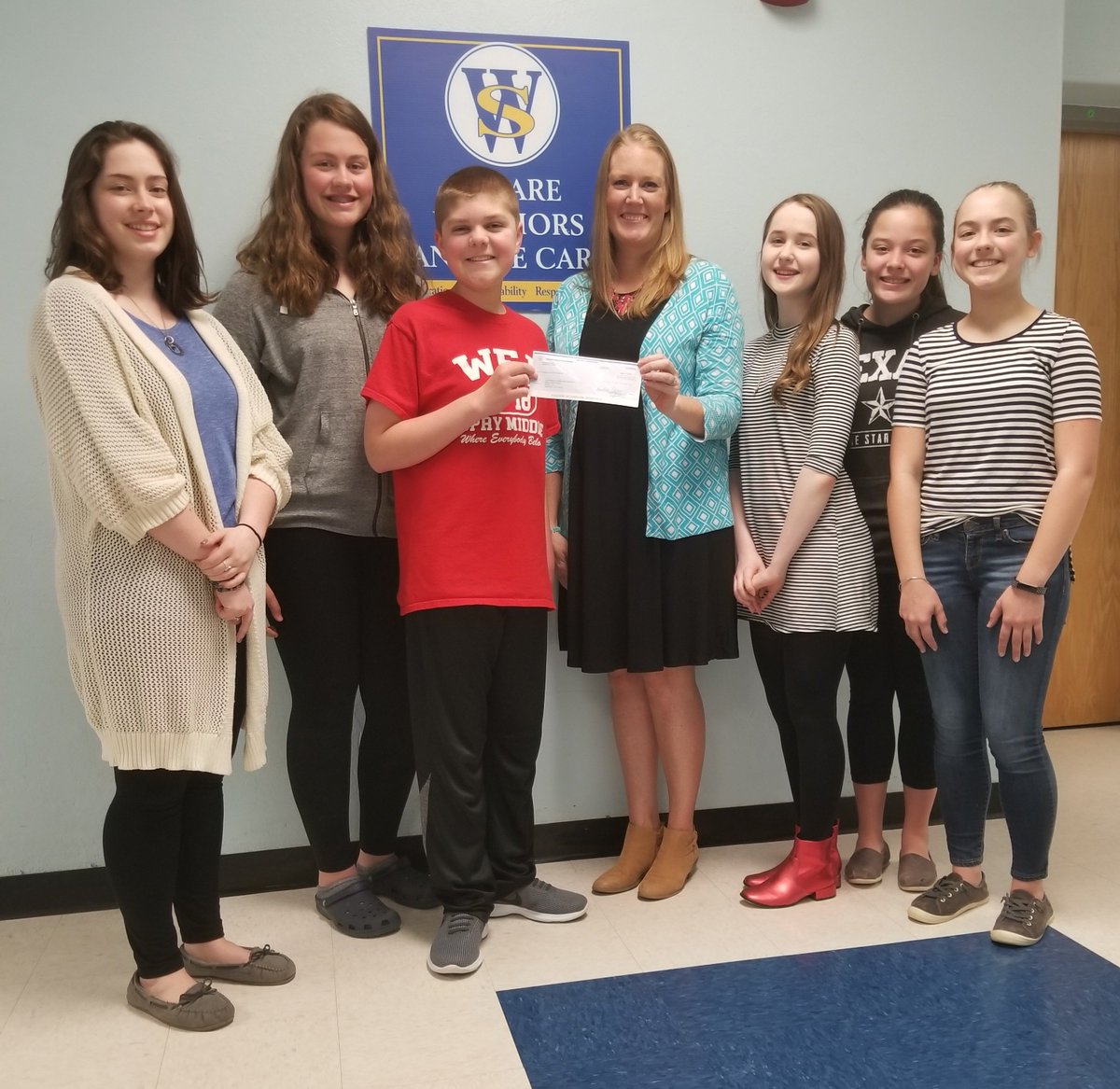 SpryMSWarriors's tweet photo. Spry Student Council presenting the Leukemia and Lymphoma Society with a check from this year's fundraiser. Great job! @LLSusa #SpiritWeek https://t.co/hVojjPAO6D