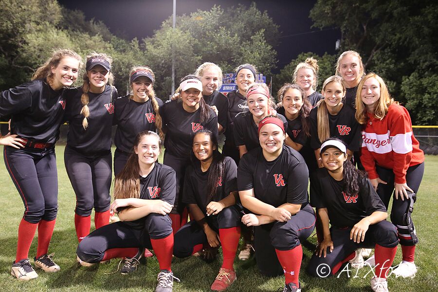 VRHSSOFTBALL tweet media