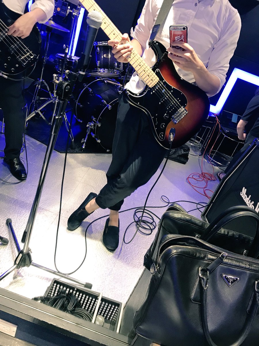 久々のスタジオ★
隣にはDaiki、Saiちゃん、そして後ろにTHE BIRDMAN NEWYORK。