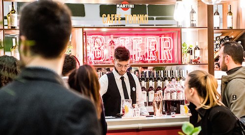 InventaTRO's tweet photo. "Poter dar vita all’experience di Martini, sinonimo a livello globale di aperitivo ma soprattutto espressione di convivialità, è per noi davvero entusiasmante e motivo di particolare soddisfazione”. #InventaTRO #experientiALL #experience
https://t.co/Nzx4FqkjbO https://t.co/v3Z28NJZDz