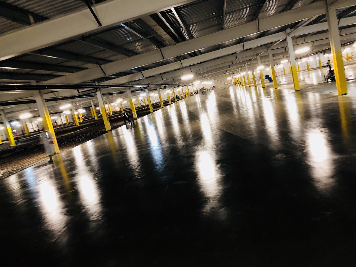 SICFL's tweet image. The perfect mezzanine floor? The best ingredients certainly help! #teamwork @TarmacLtd @Somero_Inc #southcoastconcretepumping High tolerance, high quality mezz floors delivered by the industry #safepairofhands @SICFL