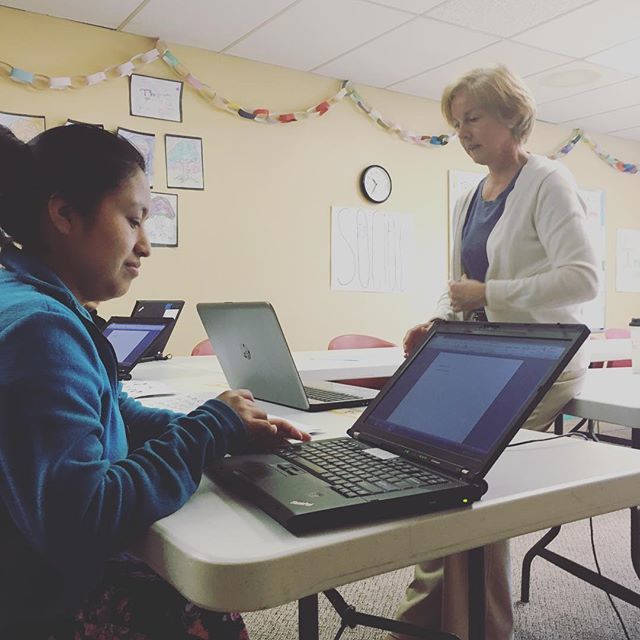 roosevelt_park's tweet photo. Tuesday’s and Thursday’s are for multitasking 🤩
📚
These students are learning two languages at once ✌🏽💪🏾
📚
The integration of learning English and computers 💕 https://t.co/KpRzTKmv3Y