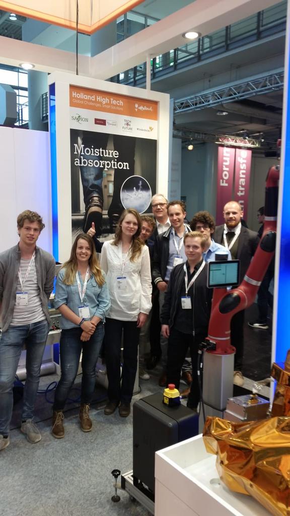 TechForFuture's tweet photo. Leuk! Vandaag kwamen studenten van de minor Leren Innoveren @Saxion samen met Marco Strijks @Marco053 langs. @NLHannoverMesse Leren Innoveren &amp; hightech, top combinatie! #htsm #NLHannoverMesse #hightech #HollandHightech https://t.co/ejFsoVm3ZV