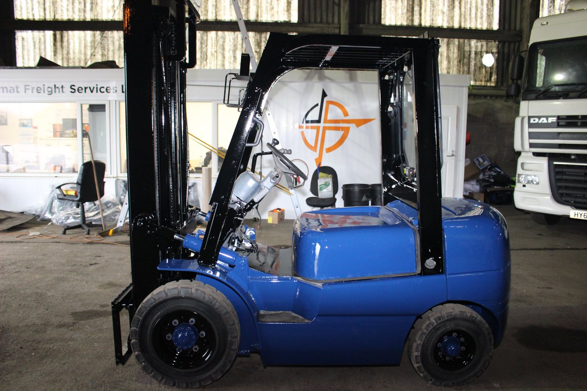 DFS_PAINT's tweet photo. Black and Blue, looking good @BJBLiftTrucks https://t.co/yJ9Jms9Q66