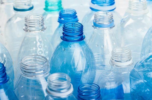 #News #Environment The launch of the #UKPlasticsPact which sees major supermarkets and businesses signing up to eliminate unnecessary #singleusepackaging by 2025.