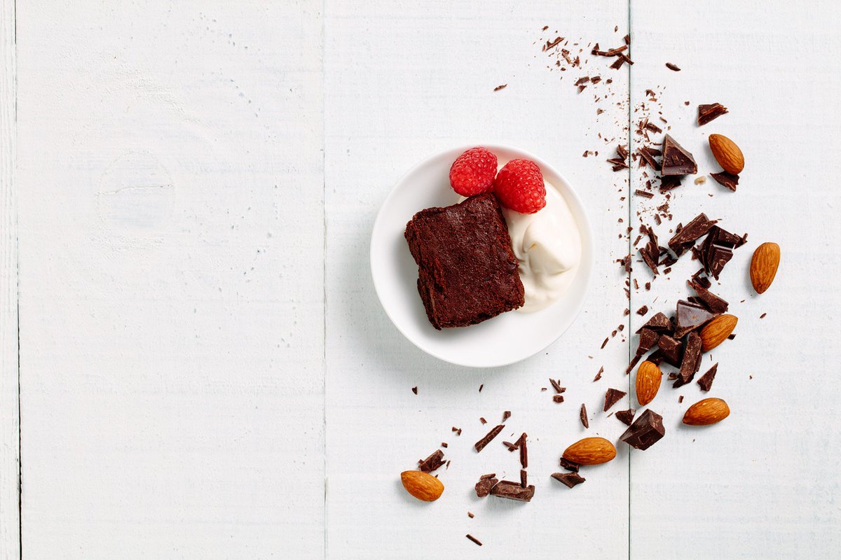 NLCKitchen's tweet image. #EggFast update. 3.45pm on day 2 - Leoni is still going strong (and actually seems to be enjoying it) Amanda has caved in to our delicious chocolate brownies! 

Join Amanda in devouring a brownie - they are on sale right now for just 99p!! nlckitchen.com/product/chocol…

#LowCarbTreats