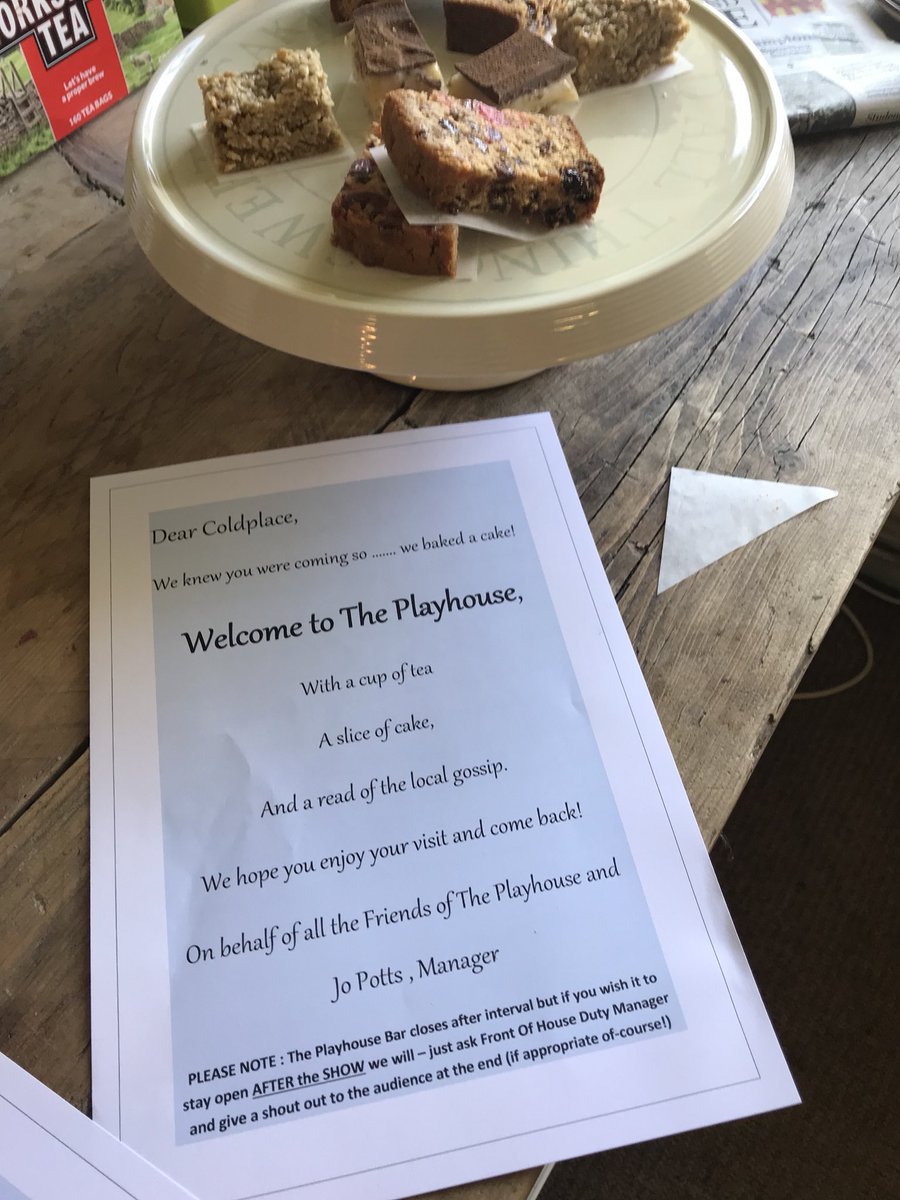 This is the kind of welcome we could get used to! #coldplace #coldplaytribute #alnwick #cake #upnorth