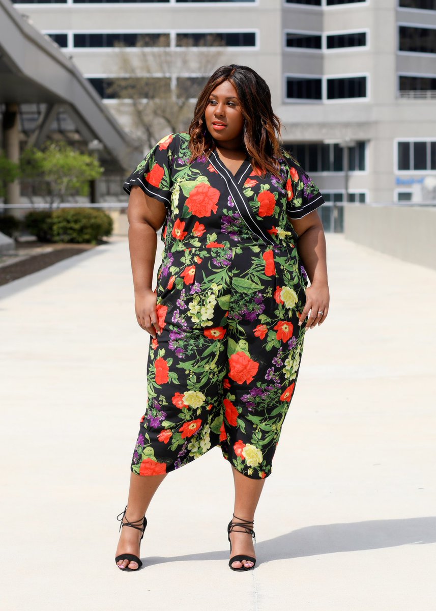 X_LadyP's tweet photo. Waiting on the Warm Weather Likeπ#PlusModelParis https://t.co/FgM7hc8lv4
