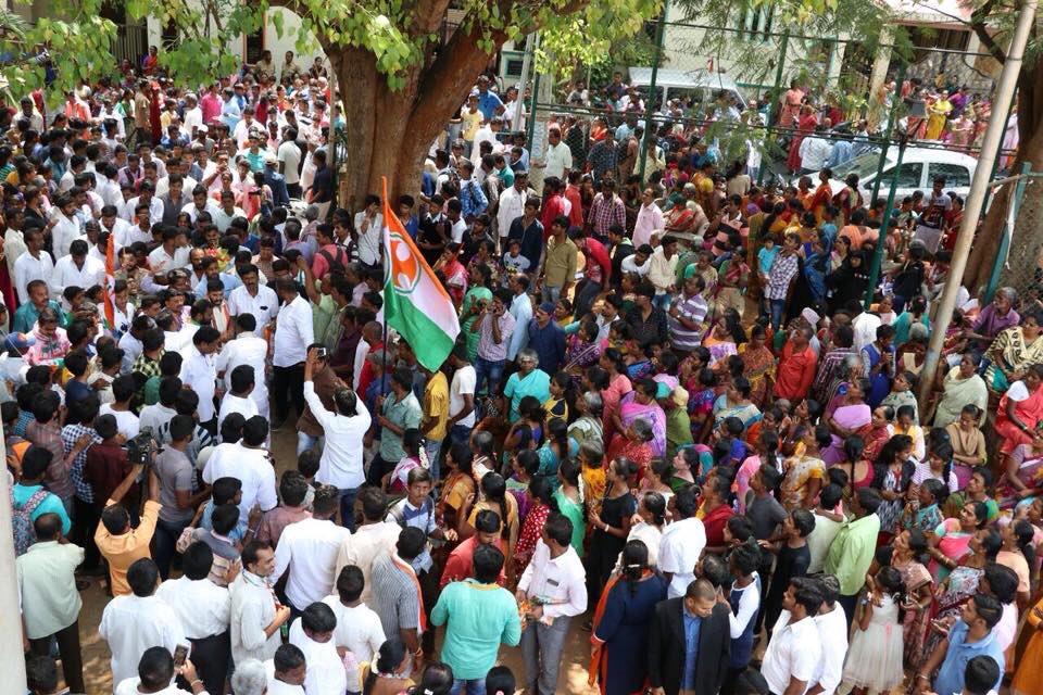 NSUIKarnataka's tweet image. Live example from Karnataka state assembly elections to show how congress is encouraging youngsters in public service under leadership of Rahul gandhi ji..
Support and vote @manjunathansui in the upcoming #KarnatakaElections2018
It has to be #INC4MahalakshmiLayout
#INC4Karnataka