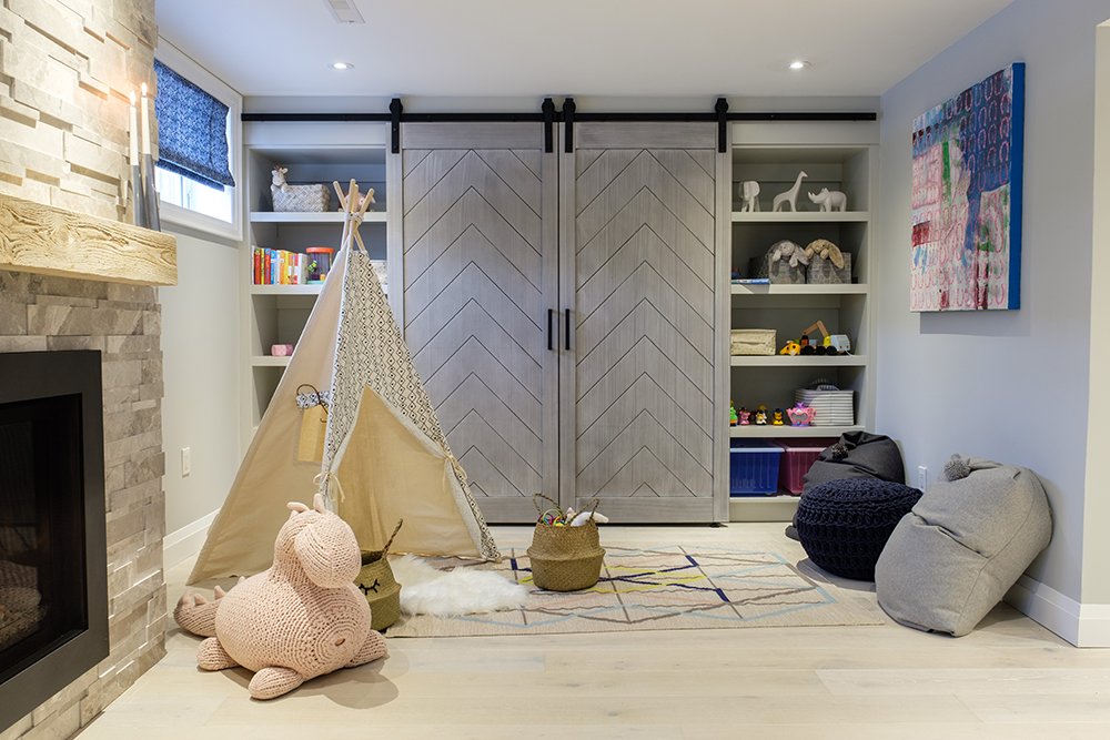 PropertyBrother's tweet photo. If you liked what you saw on last night's episode of #PropertyBrothers, don't forget to check out the #PBHandbook App!
https://t.co/sdJSbsTD9F https://t.co/iXGZhK99lI