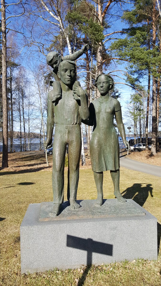 noora_hei's tweet photo. Heal the world &amp; make it a better place, monen @UniTampere #HESDOC-tohtorikoulutettavan perimmäinen motivaatio opiskella. #Onnellinen ja #kiitollinen, kun saa olla tässä porukassa opintopäivillä. #Petäys https://t.co/ralW05NtZZ