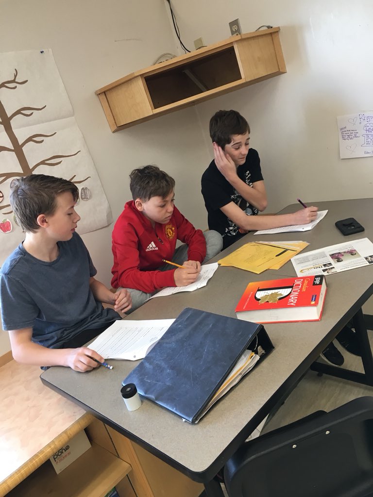 msstamandHR's tweet photo. These grade 7’s sure do poe-TRY hard when it comes to poetry stations! @HR_eics @EICSTalks https://t.co/ntfAdQPtF3