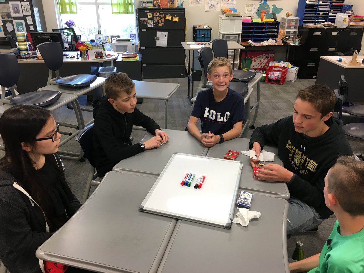 _PattySchroeder's tweet photo. Games on our last CT Family Day! Yummy cookies too! 😋@CTMSBulldog https://t.co/WRDAQQY4P7