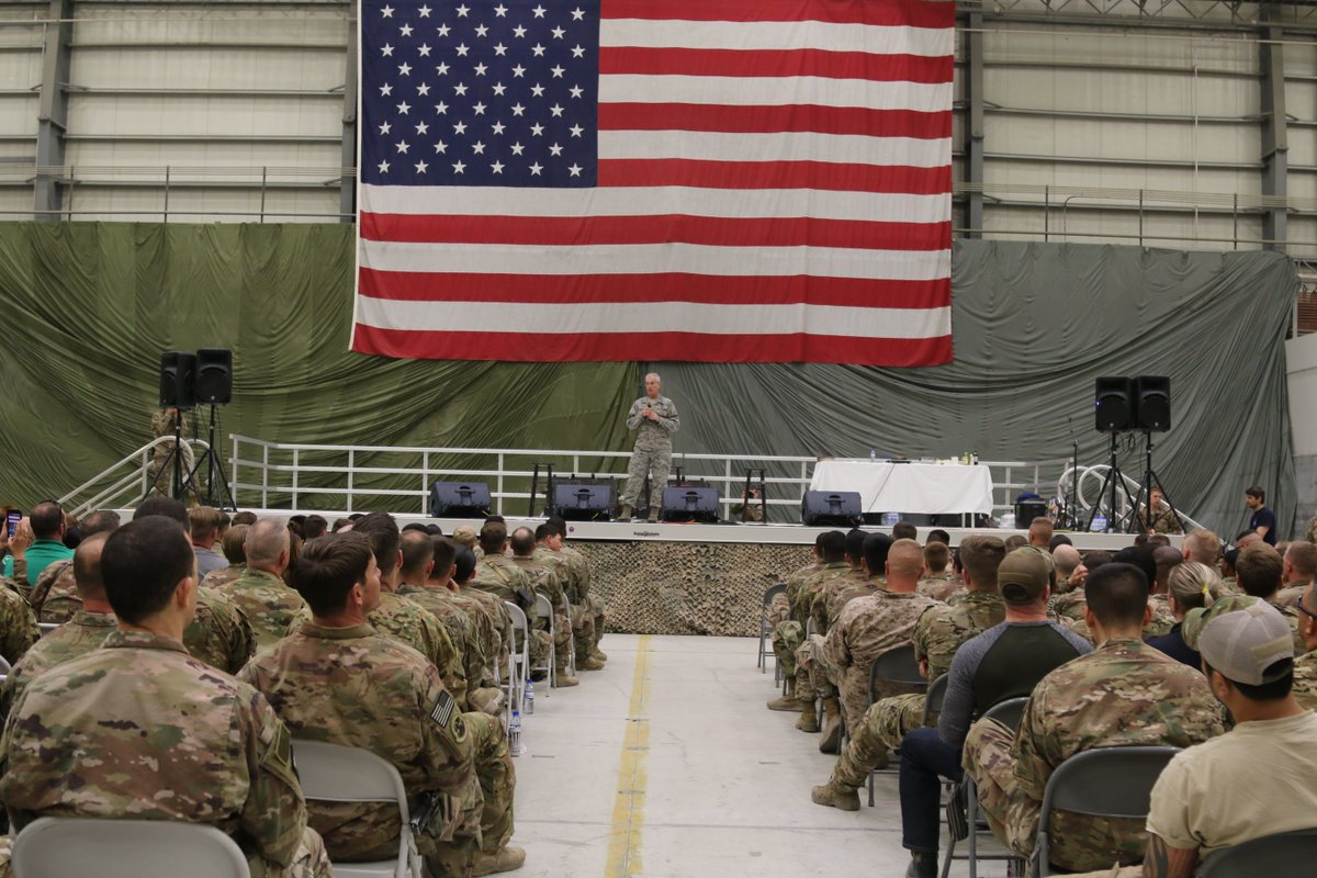 The USO show begins with opening remarks from Vice Chairman #GenSelva. 'I sleep soundly at night because of the two million men and women who wear the uniform in defense of our nation.” #USOViceTour