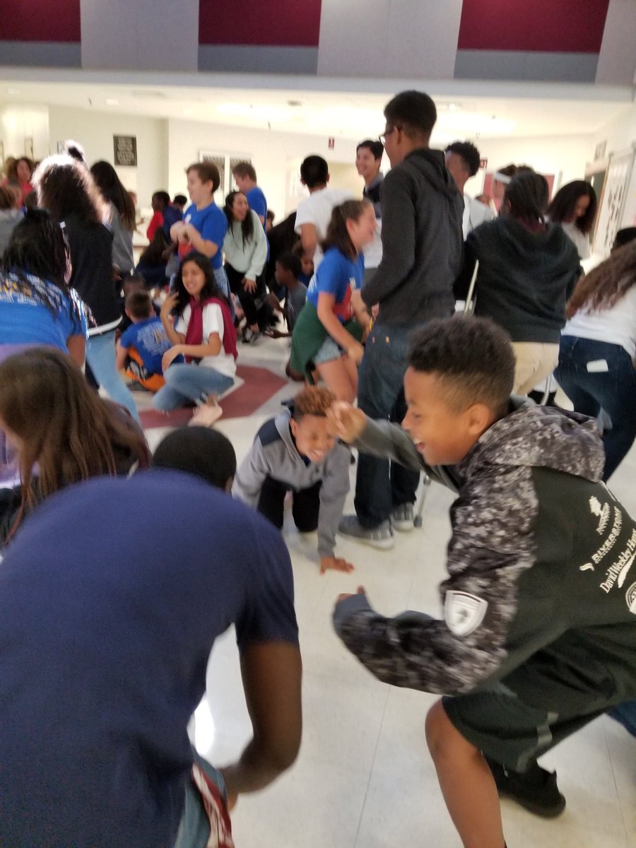 CHEAVID's tweet image. Team building between 4th and 8th grade AVID @CollegeHillsTC @CSISD_AVID @AMCMSCatPRIDE