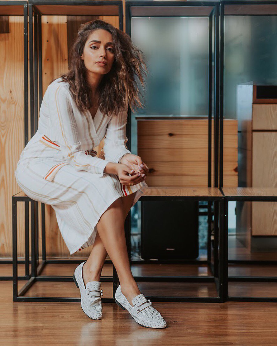 Jassagu's tweet photo. The-no-brainer-all-white-look! π
-
-
#allwhite #ootd #wiw #casualchic #womaniloveyou #jassagu #stevemadden #stylebyand #lifestylestores https://t.co/o6pMt2KmnA