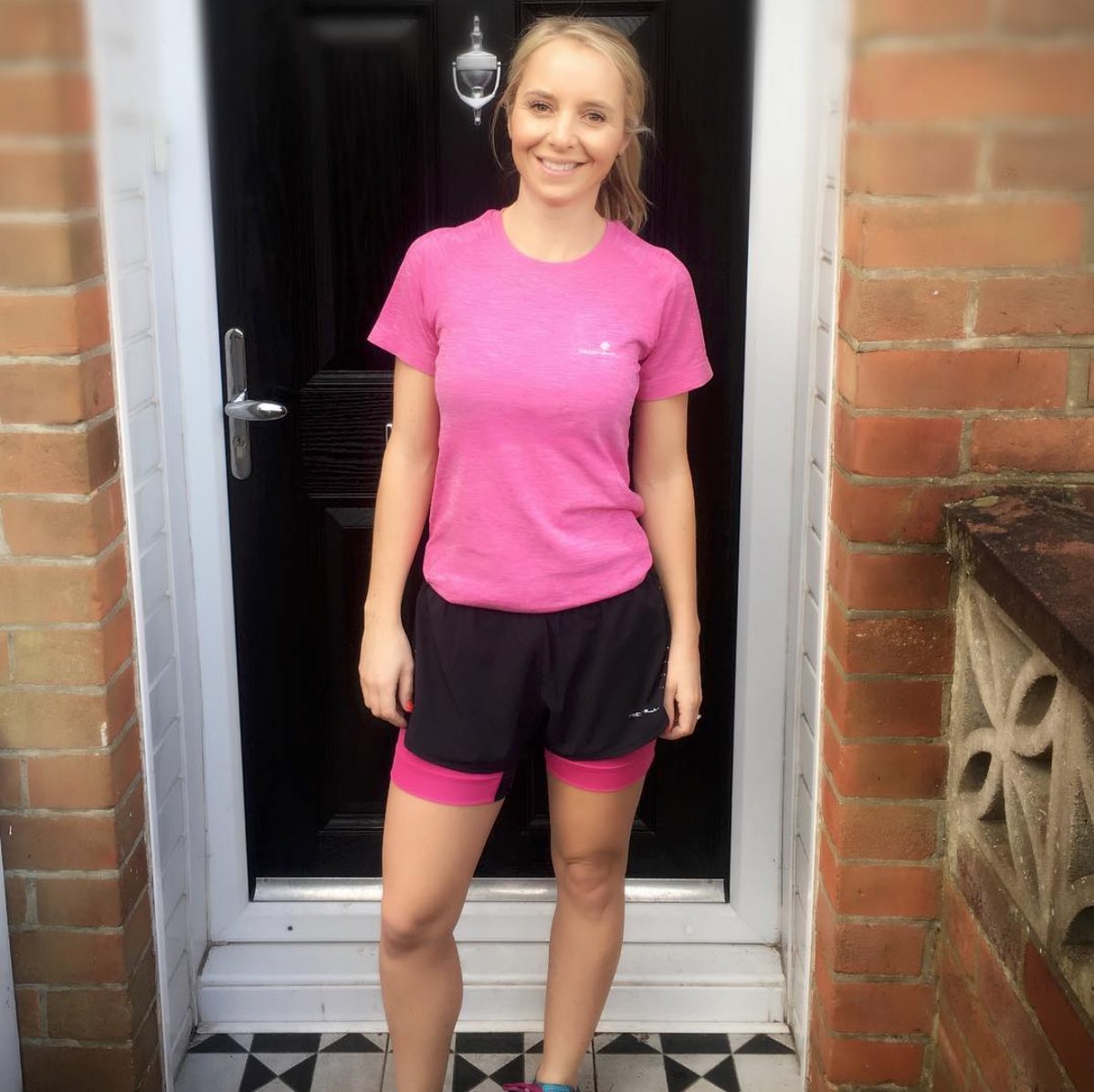 Ronhillfrance's tweet image. Helen Finch a déjà adopté la nouvelle tenue #ForTheLongRun RONHILL !
🏃‍♀️T-shirt Marathon Infinity
🏃‍♀️ Short Twin Marathon Infinity
ronhill.fr
#ronhill #runeveryday #running #run #runner #runninggirl #runningcommunity #runninggear #training #marathontraining