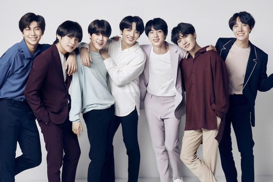 soompi's tweet photo. #BTS Announces First Dates And Locations For #LOVE_YOURSELF World Tour https://t.co/Ac8Nabn2IO https://t.co/0gqoOSI9d3
