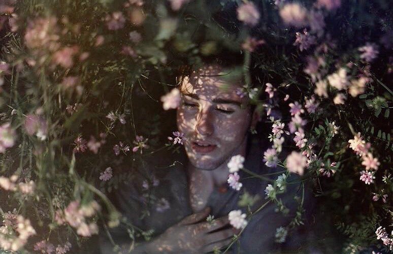 bmbulletproof's tweet photo. You are look like flowers
Beautiful but still seedy.

คุณก็เหมือนกับดอกไม้
สวยงามแต่ก็เจือปนไปด้วยความเศร้า. https://t.co/RWHqouGGkY