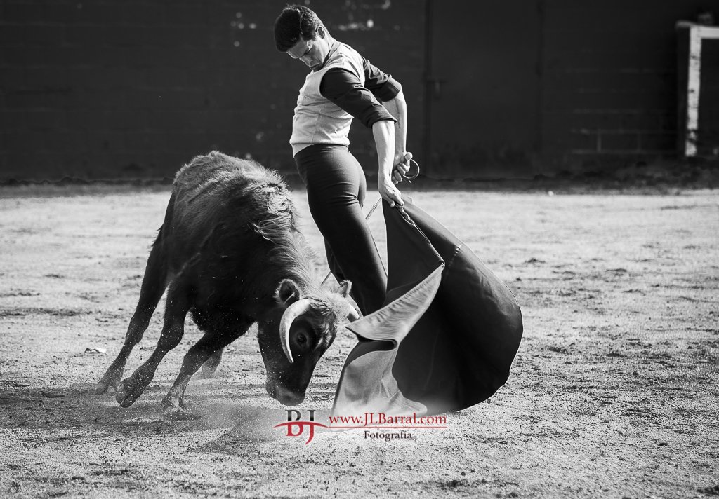 barri74's tweet photo. Todavía no explico como un torero así  esta esperando llamadas en casa...
Galeria completa de @davidgalvan92 @infodavidgalvan en @Montealto_UNJ https://t.co/WINsZNa95u https://t.co/LRGwf4PHOf