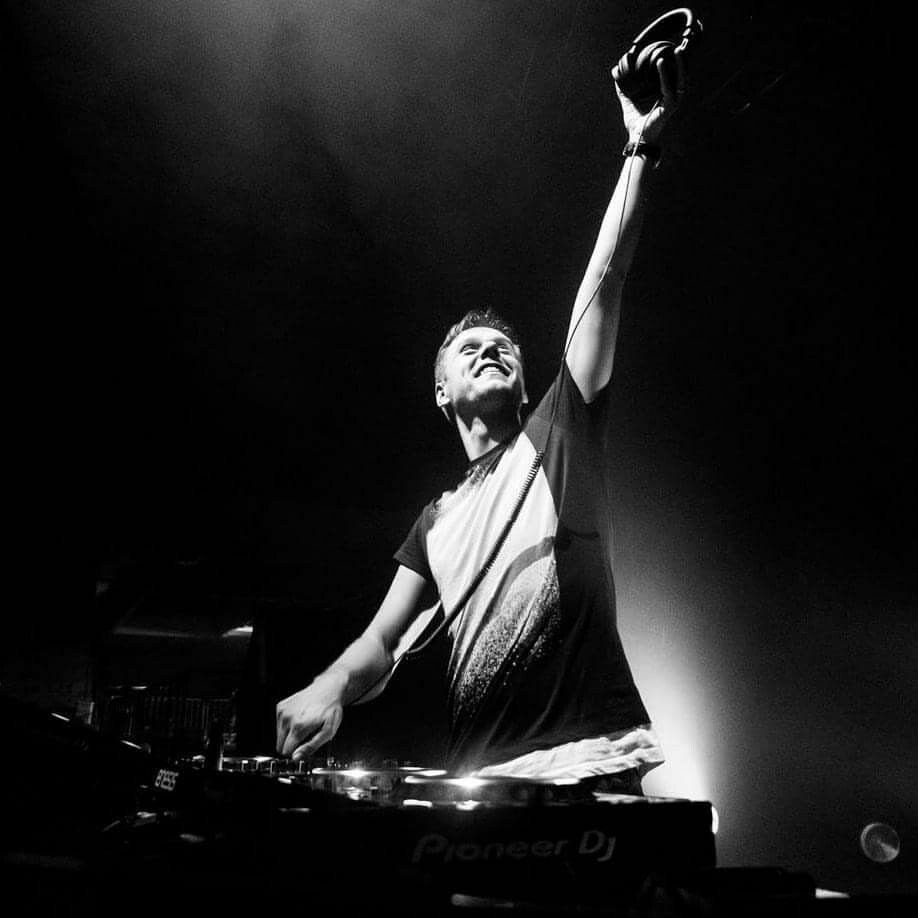 avbsquad's tweet image. Happy #ASOTDay guys 🤗🙄
@asot @arminvanbuuren
#ArminvanBuuren #AvB #arminonly #ArminVlog #AStateOfTrance #ASOT #ASOT861  #asotradio #trance #trancefamily #music #Progressive #House #retweet #love ❤