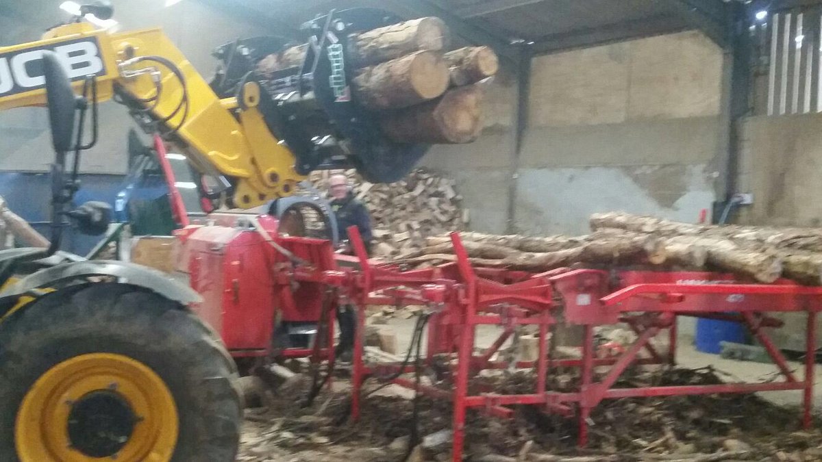 northlogs's tweet photo. Softwood logs being made today ... https://t.co/noRuVXfCuY