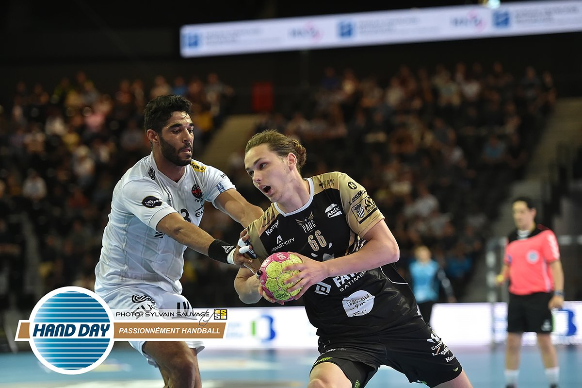 HandDayfr's tweet photo. [#Starligue] #J21 : Retrouvez les clichés de la rencontre entre le Pays d'Aix et l'US Ivry dans ce match en retard. Grand retour tant attendu sur les terrain de notre ami Théo #Derot 😀💪💪💪
📷Sylvain Sauvage / HandDay 
https://t.co/BNHap9juV3 https://t.co/gZ9U7sgnLW