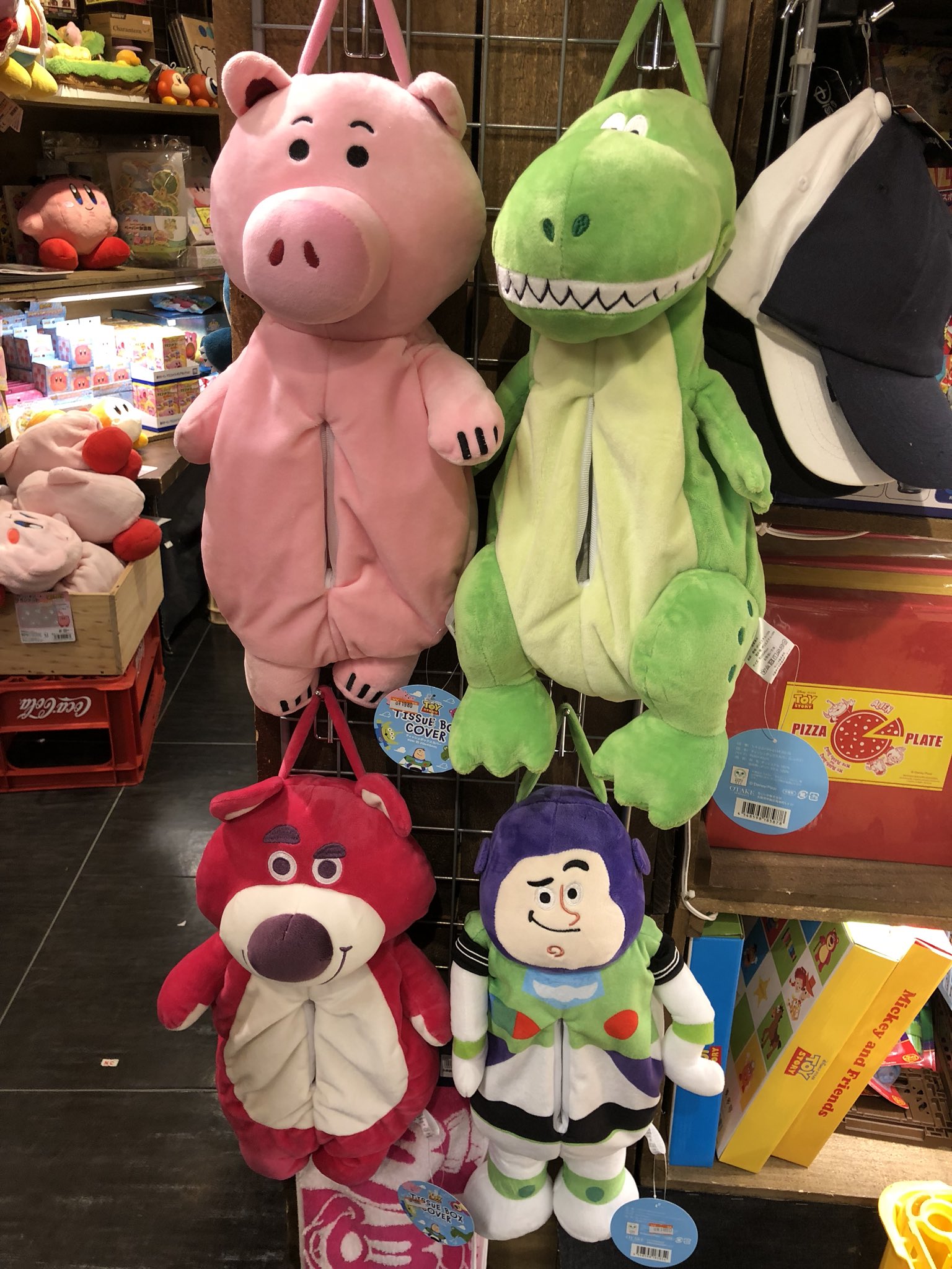 ヴィレッジヴァンガード渋谷本店 前回入荷で即完売した トイストーリーのぬいぐるみティッシュカバーが再入荷しました インパクト大 ぶら下げられるから 車で使うのもオススメですよー T Co Cleorpz1fm Twitter ヴィレッジヴァンガード渋谷本店 前回入荷で即完売した トイストーリーのぬいぐるみティッシュカバーが再入荷しました インパクト大 ぶら下げられるから 車で使うのもオススメですよー T Co Cleorpz1fm Twitter