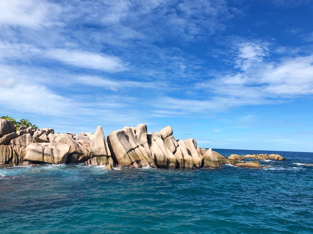 Sables_dOr's tweet photo. Island hopping in the #Seychelles #visitseychelles #travel #explore #holiday #wanderlust #familytravel https://t.co/eNbX4c1VMw