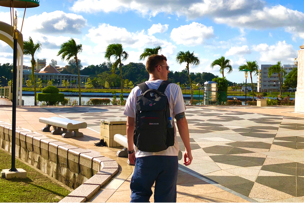 SwissRuigor's tweet image. Nice picture of #Ruigor backpack on a sunny day. Join our #giveaway by use #backyourlifeup when post a picture of your Ruigor backpack on your social media.
More: buff.ly/2DDccPc

#travelwithruigor #travel #explore #traveler #sun #backpack  #wanderlust #RuigorCity