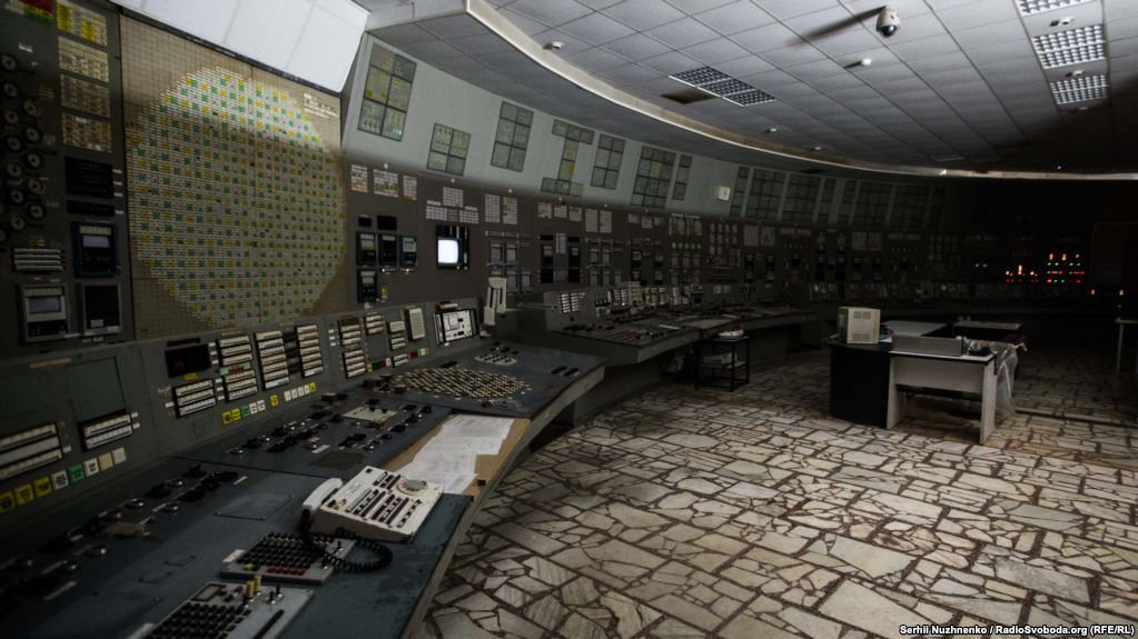 ChristopherJM's tweet photo. Today marks 32 years since the meltdown at the Chernobyl nuclear power plant in Ukraine. Three former Chernobyl engineers returned to their former workplace in 2016, accompanied by @RFERL journalists. https://t.co/4udyzEL9Cj https://t.co/Iz8Lea8ymk