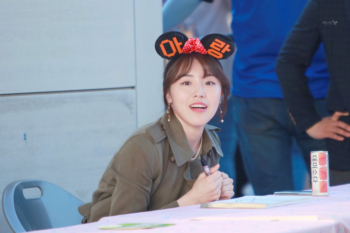 alang2rang's tweet photo. 180420 전주 그린웨이 팬싸인회
#김아랑 https://t.co/i55JWNYjJw